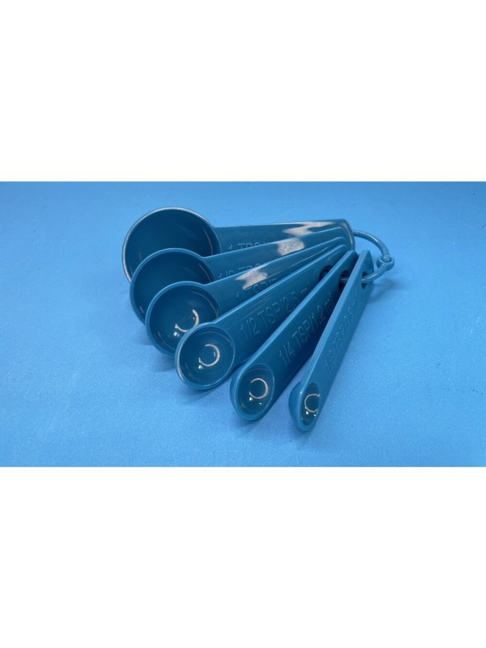 Vintage Blue Plastic Measuring Spoons Set. 6 Nesting Spoons.
